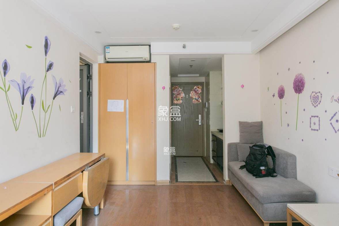 珠江花城地铁一号马厂站精装单身公寓，有天燃气，带双阳台