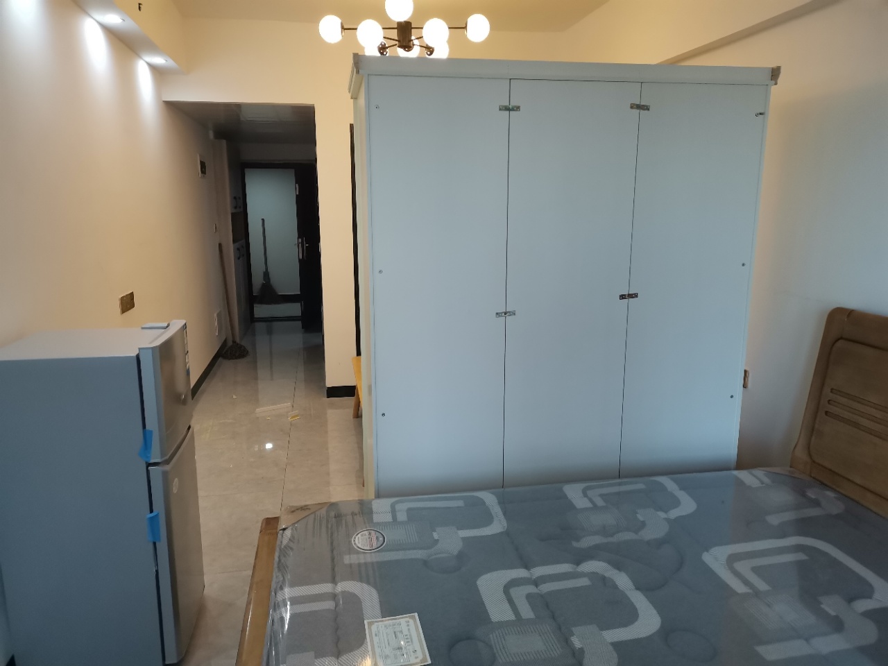 裕天国际商汇中心 1室1厅1卫 1500.0元/月 裕天国际商汇中心 1室1厅1卫 1500.0元/月室内图