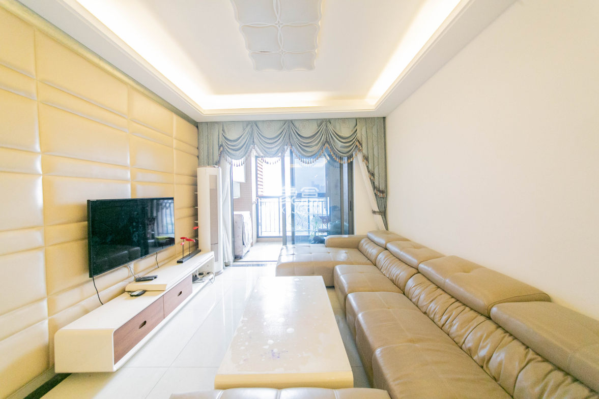 珠江郦城居家三房，家电家具齐全，业主诚心出售，随时可看