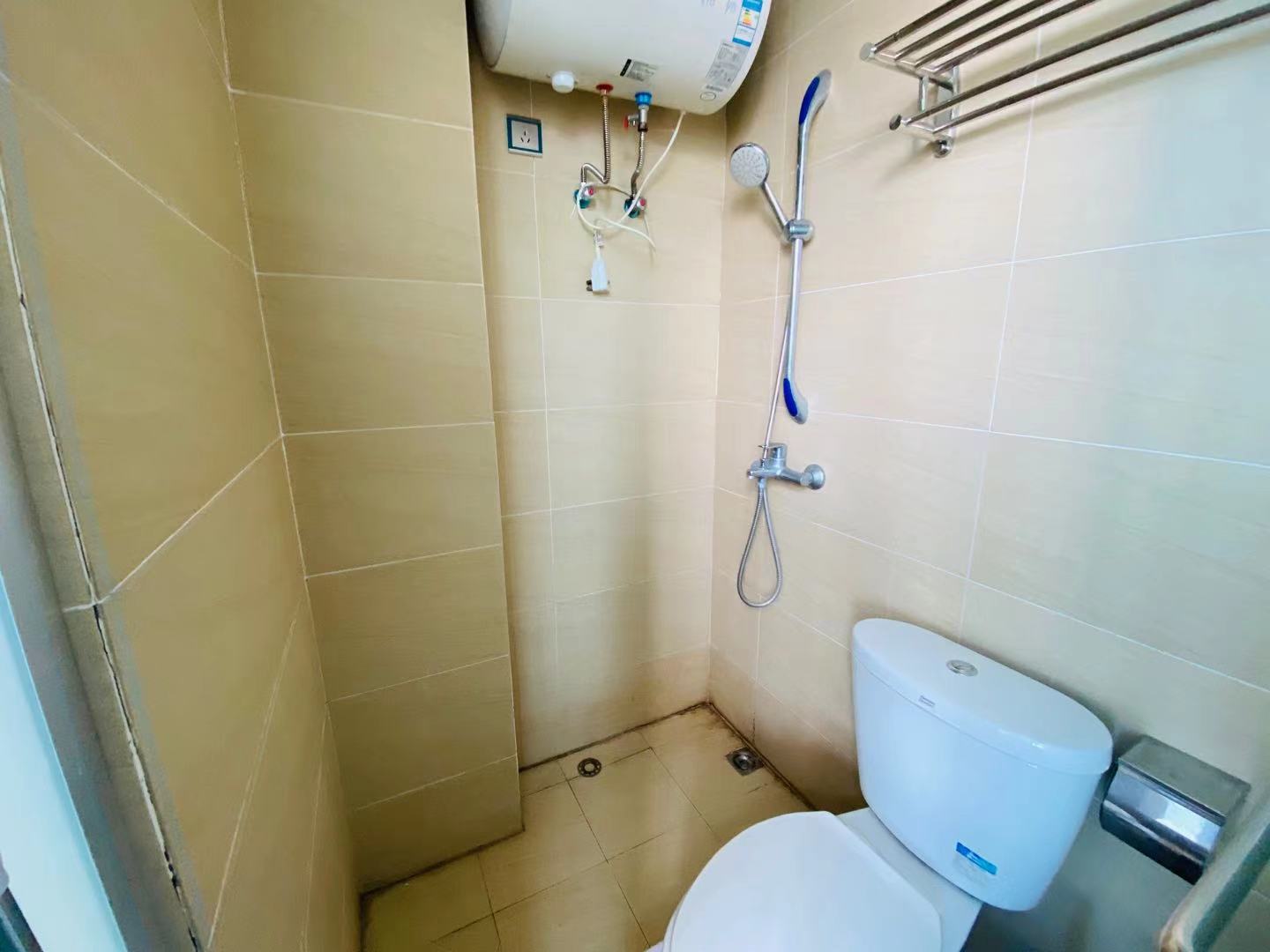 长盛上东区  1室1厅1卫    1600.0元/月 长盛上东区  1室1厅1卫    1600.0元/月室内图1