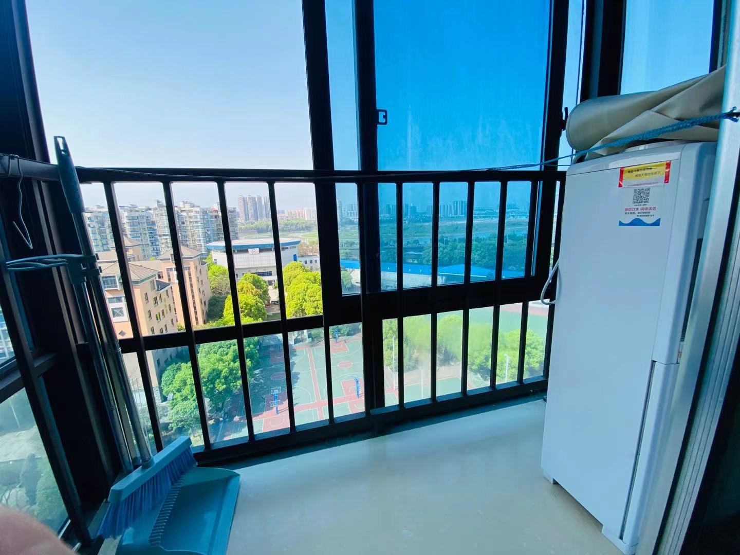 长盛上东区  1室1厅1卫    1600.0元/月 长盛上东区  1室1厅1卫    1600.0元/月室内图