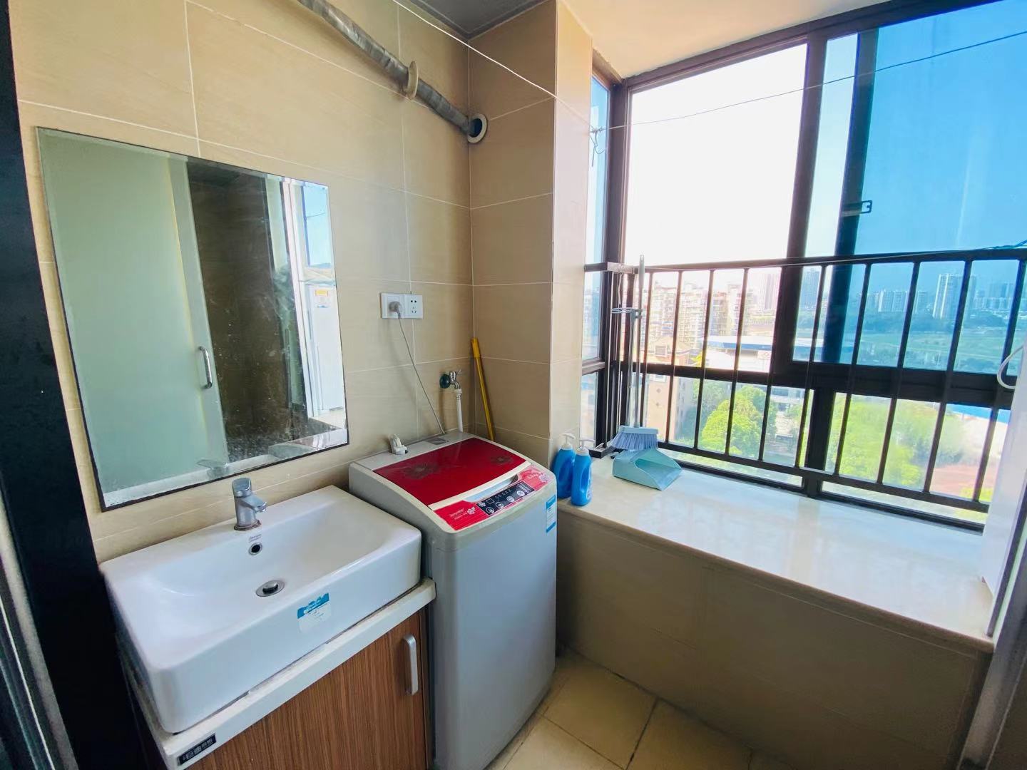 长盛上东区  1室1厅1卫    1600.0元/月 长盛上东区  1室1厅1卫    1600.0元/月室内图