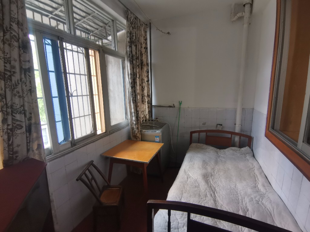 牛角塘社区 2室2厅1卫 1800.0元/月 牛角塘社区 2室2厅1卫 1800.0元/月室内图