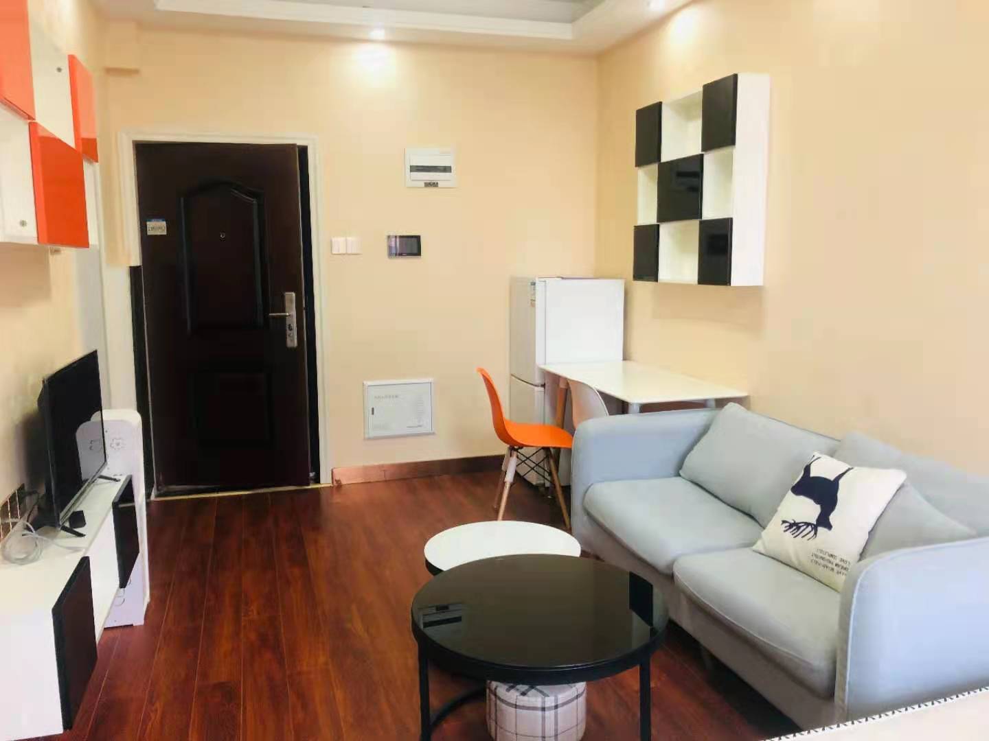 荣悦台 1室1厅1卫 2100.0元/月 荣悦台 1室1厅1卫 2100.0元/月室内图