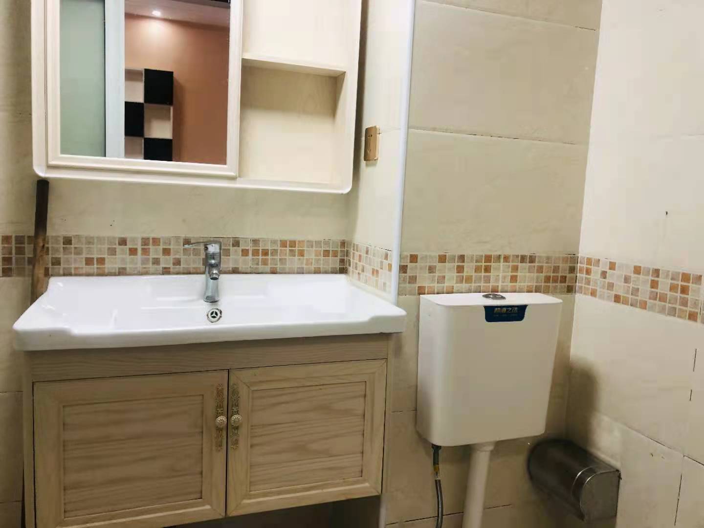 荣悦台 1室1厅1卫 2100.0元/月 荣悦台 1室1厅1卫 2100.0元/月室内图