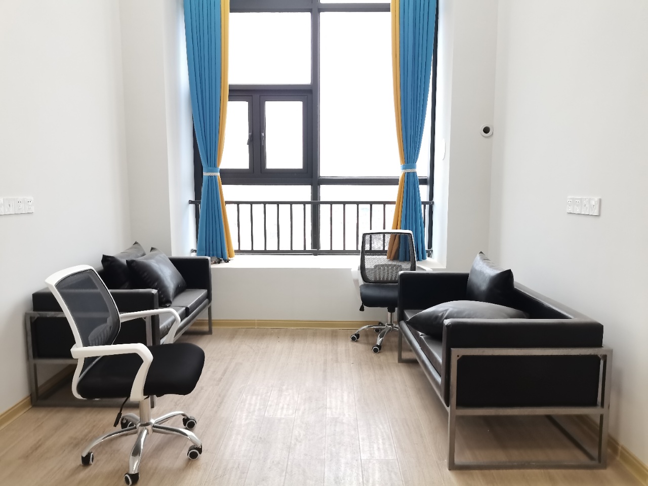 弘坤云寓  1室1厅1卫    2300.0元/月室内图1