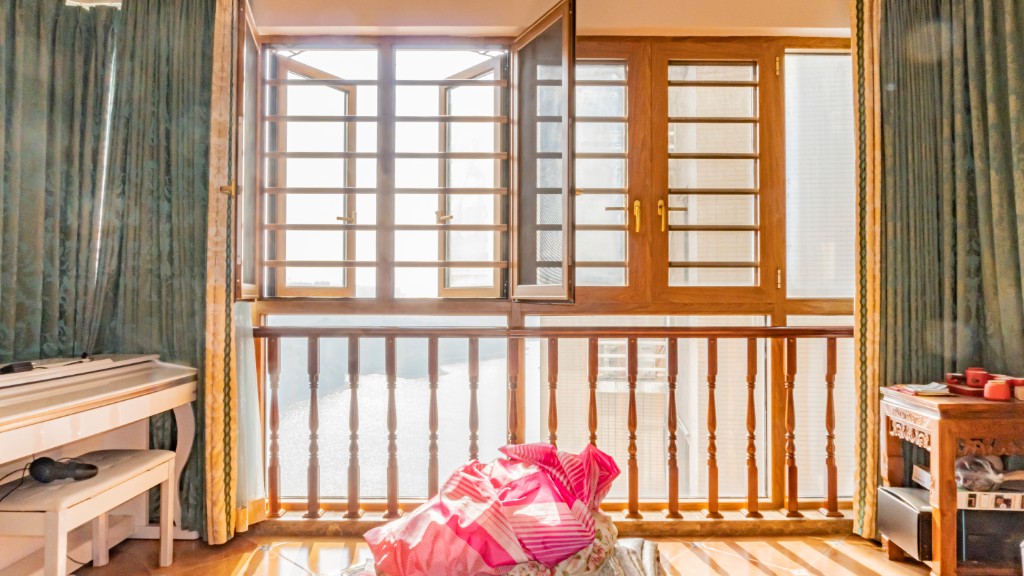 梓湖观邸  4室2厅2卫   120.00万客厅