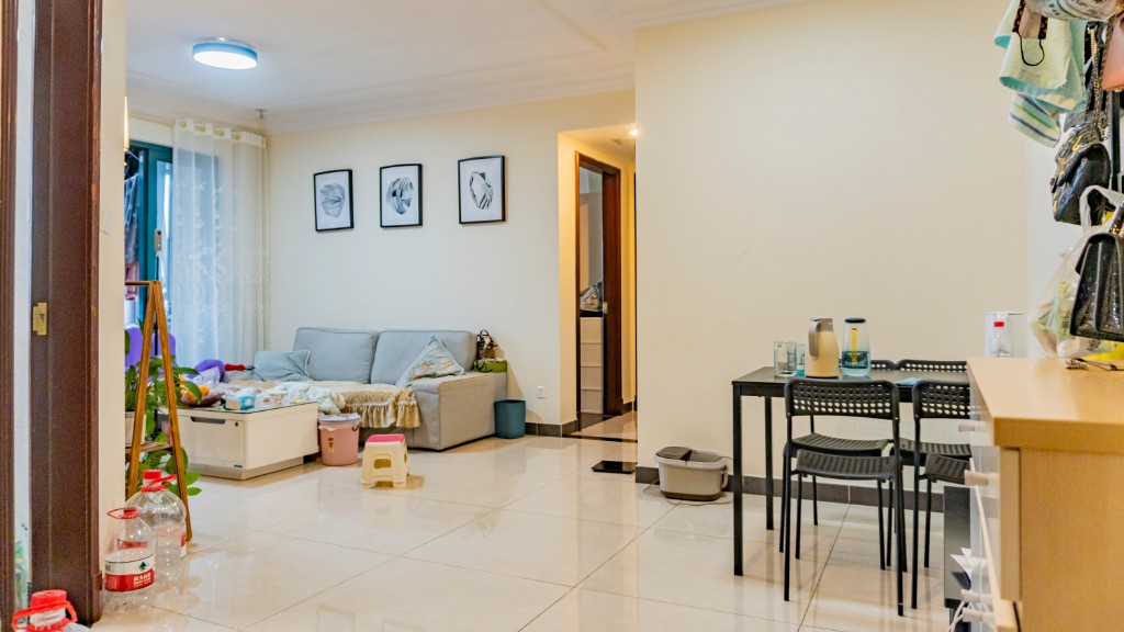 恒大绿洲 2室2厅1卫 56.8万 恒大绿洲 2室2厅1卫 56.8万客厅