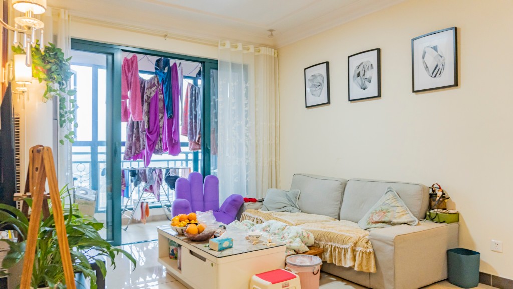 恒大绿洲 2室2厅1卫 56.8万 恒大绿洲 2室2厅1卫 56.8万客厅