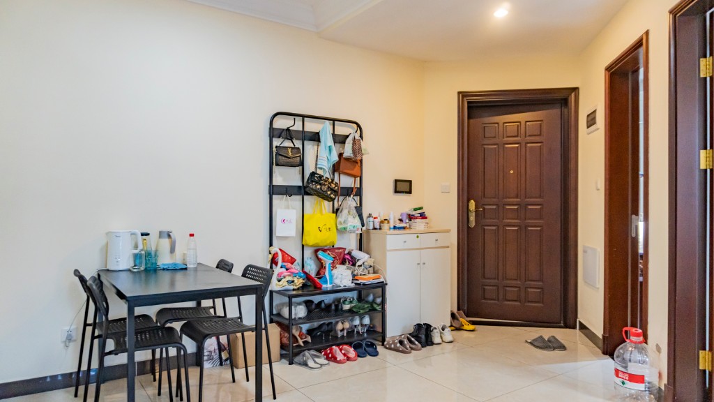 恒大绿洲 2室2厅1卫 56.8万 恒大绿洲 2室2厅1卫 56.8万客厅