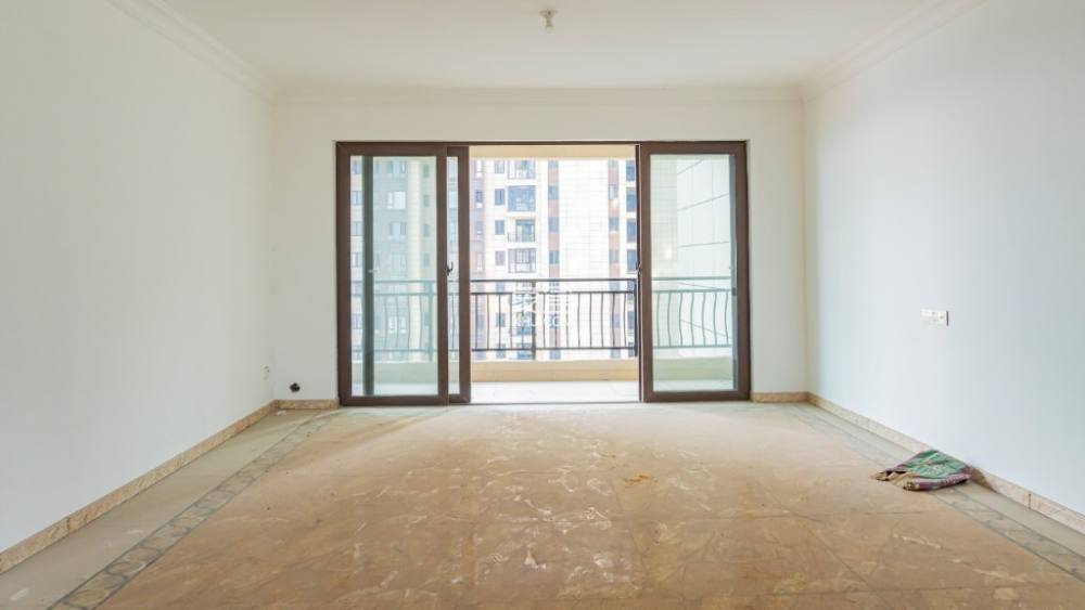 东城首府  4室2厅2卫    85.8万