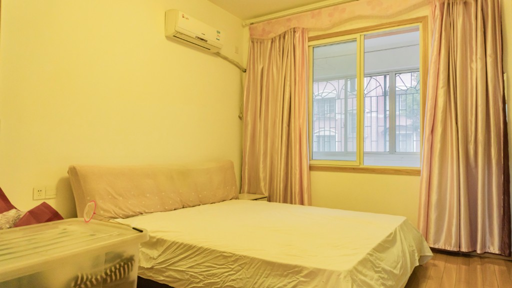 农业银行家属区 4室2厅2卫 98.0万 农业银行家属区 4室2厅2卫 98.0万客厅