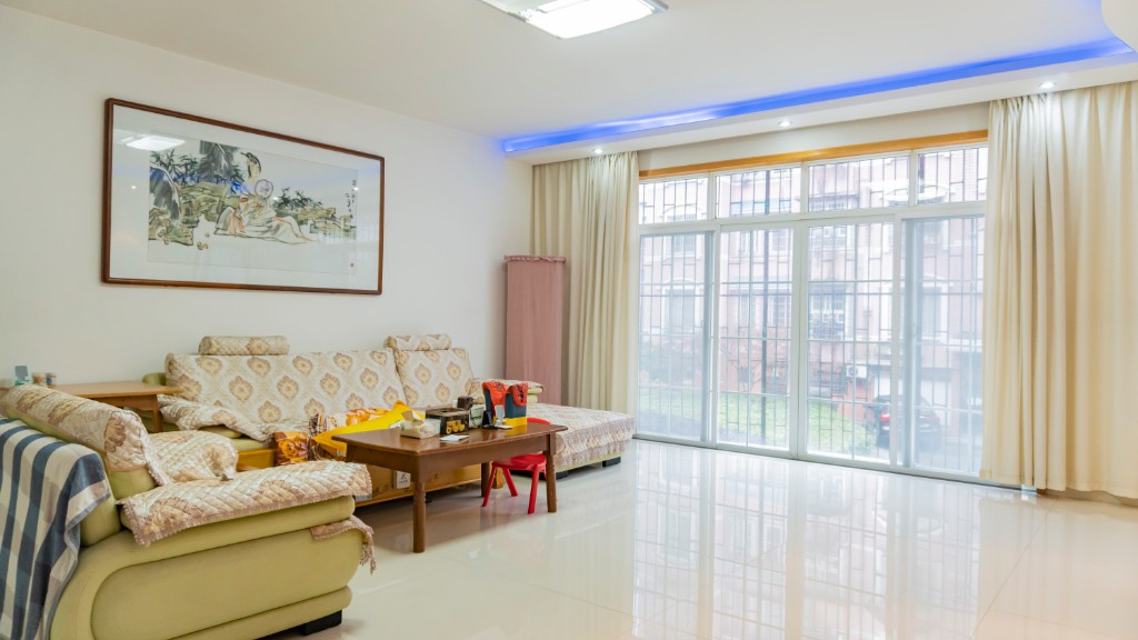 农业银行家属区 4室2厅2卫 98.0万 农业银行家属区 4室2厅2卫 98.0万客厅