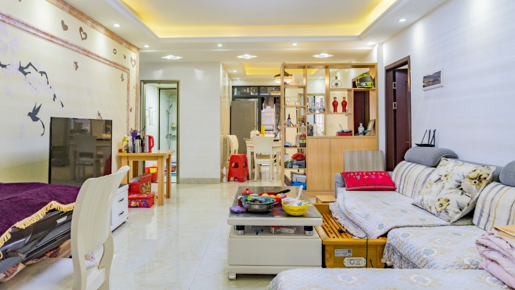 滨江花园 3室2厅2卫 73.80万 滨江花园 3室2厅2卫 73.80万客厅