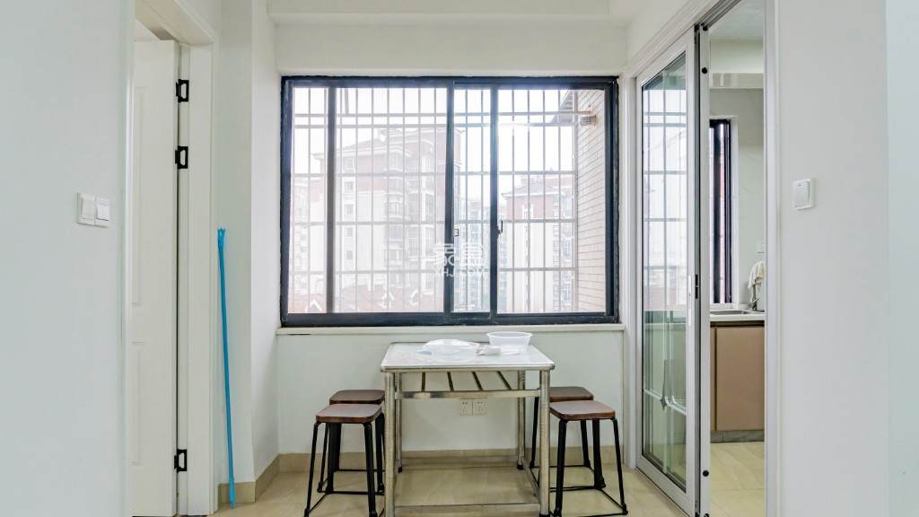 上城世家 2室1厅1卫 60.00万 上城世家 2室1厅1卫 60.00万客厅