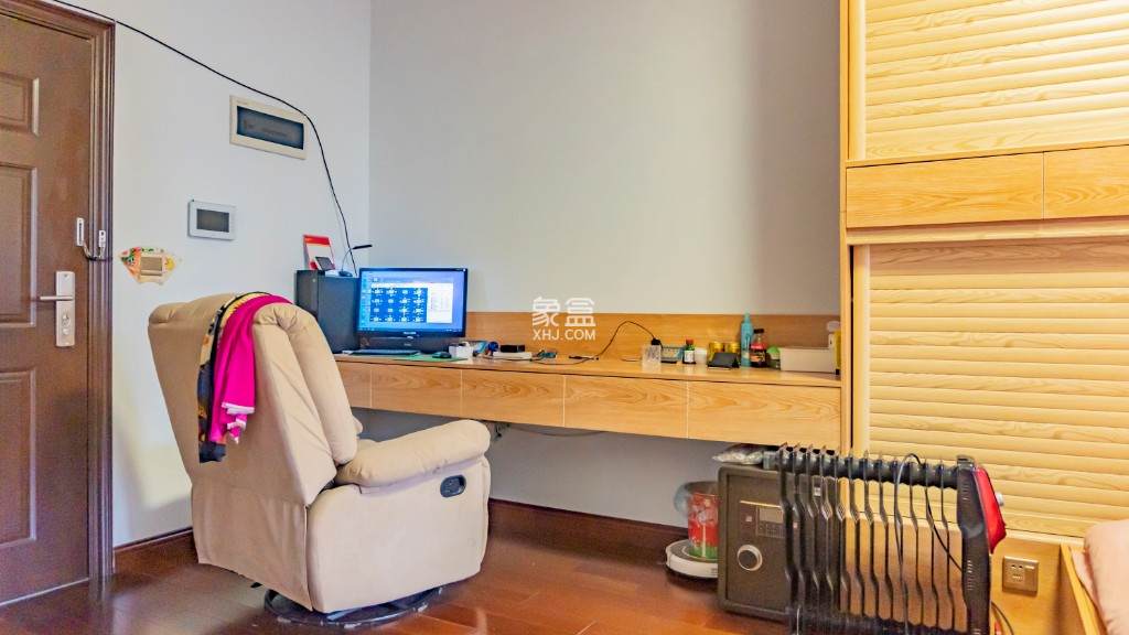 滨江花园  1室1厅1卫   22.80万 滨江花园  1室1厅1卫   22.80万客厅