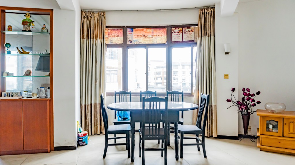 大码头办事处 3室2厅2卫 39.8万 大码头办事处 3室2厅2卫 39.8万客厅