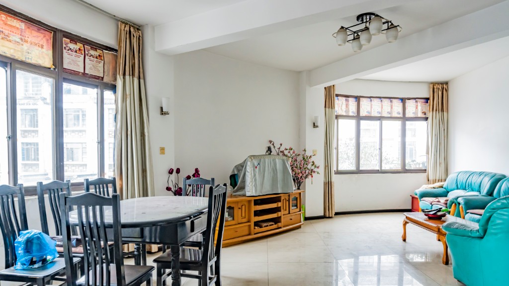 大码头办事处 3室2厅2卫 39.8万 大码头办事处 3室2厅2卫 39.8万客厅