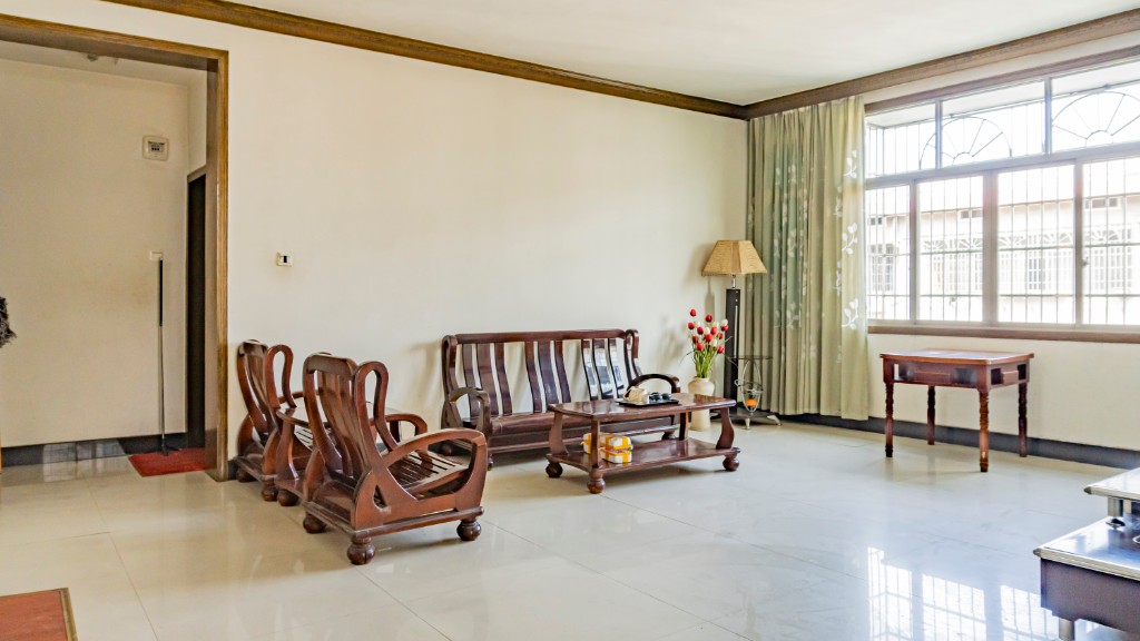 制革小区 3室2厅2卫 32.80万 制革小区 3室2厅2卫 32.80万客厅