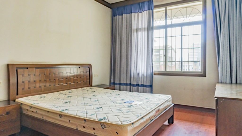 制革小区 3室2厅2卫 32.80万 制革小区 3室2厅2卫 32.80万客厅