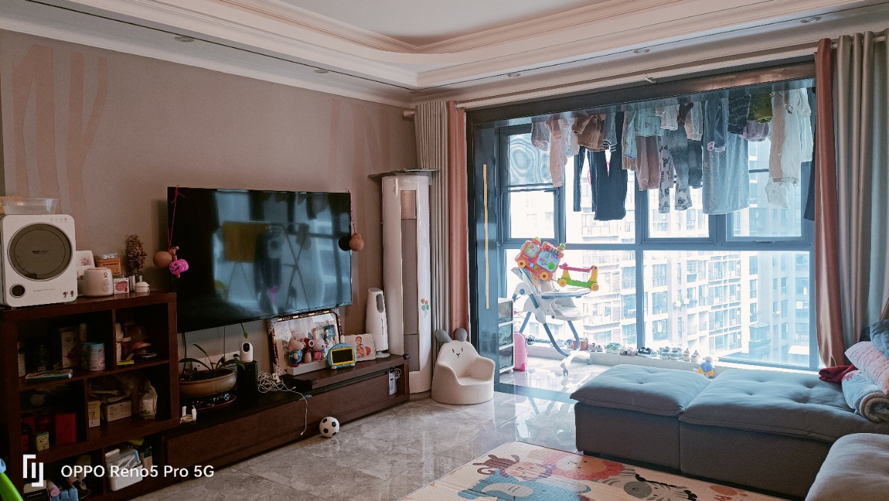 太一御江城  4室2厅2卫   119.80万 太一御江城  4室2厅2卫   119.80万客厅