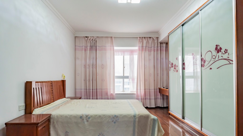 昌富城上城  3室2厅2卫   55.00万 昌富城上城  3室2厅2卫   55.00万客厅