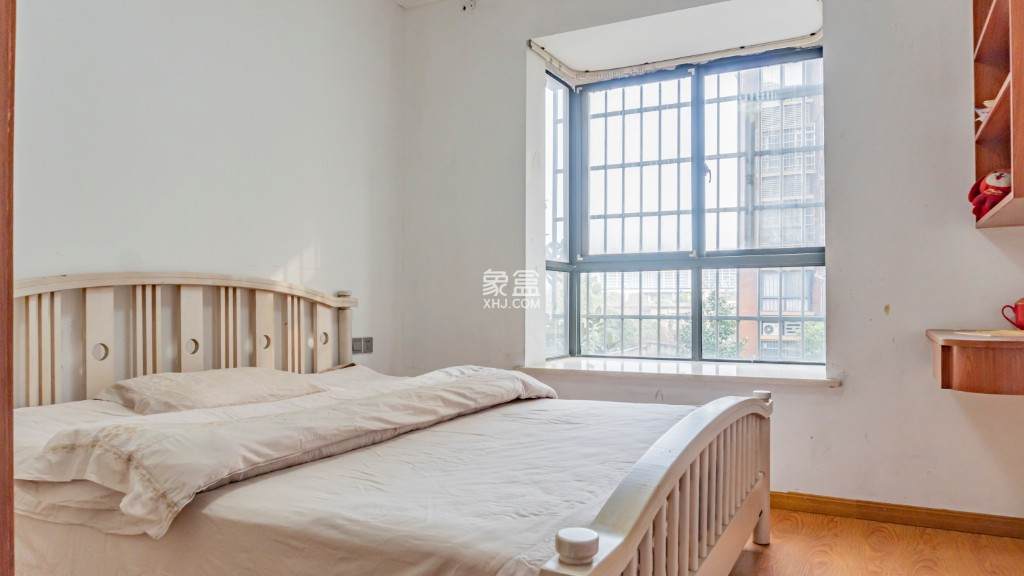 滨江花园 3室2厅2卫 69.00万 滨江花园 3室2厅2卫 69.00万客厅