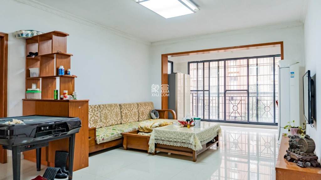 滨江花园 3室2厅2卫 69.00万 滨江花园 3室2厅2卫 69.00万客厅