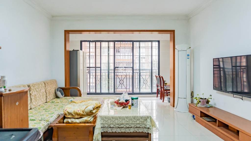 滨江花园 3室2厅2卫 69.00万 滨江花园 3室2厅2卫 69.00万客厅