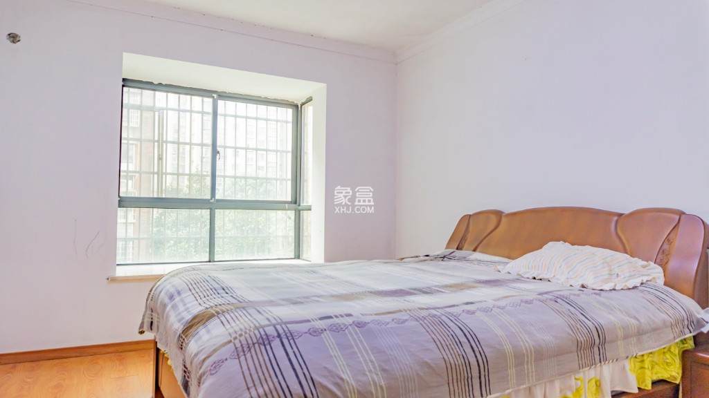 滨江花园 3室2厅2卫 69.00万 滨江花园 3室2厅2卫 69.00万客厅