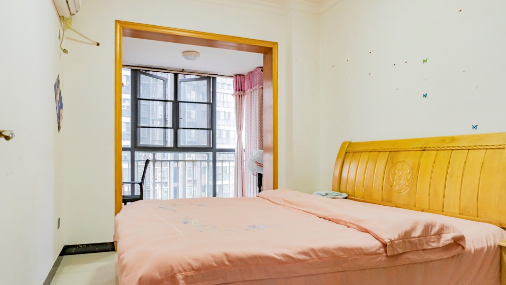 太一御江城  3室2厅2卫   108.00万 太一御江城  3室2厅2卫   108.00万客厅