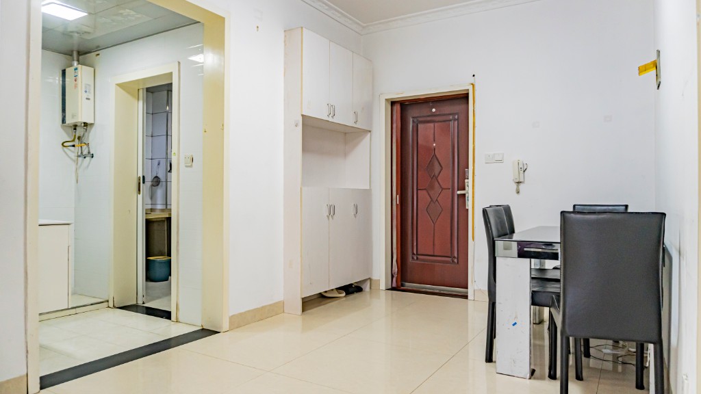 银海御苑 2室1厅1卫 48.00万 银海御苑 2室1厅1卫 48.00万客厅