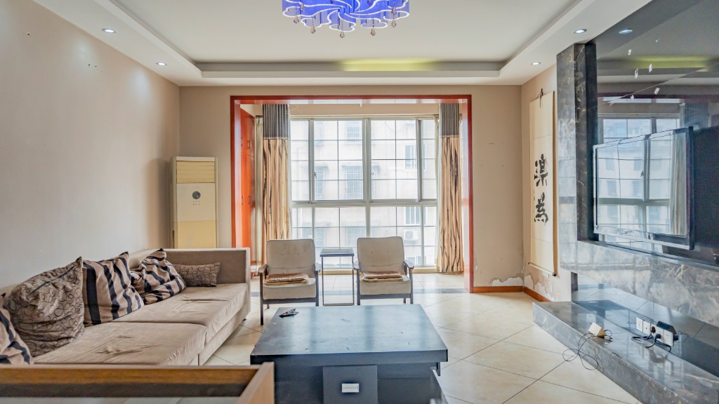 卧龙港  3室2厅2卫    53.0万 卧龙港  3室2厅2卫    53.0万客厅