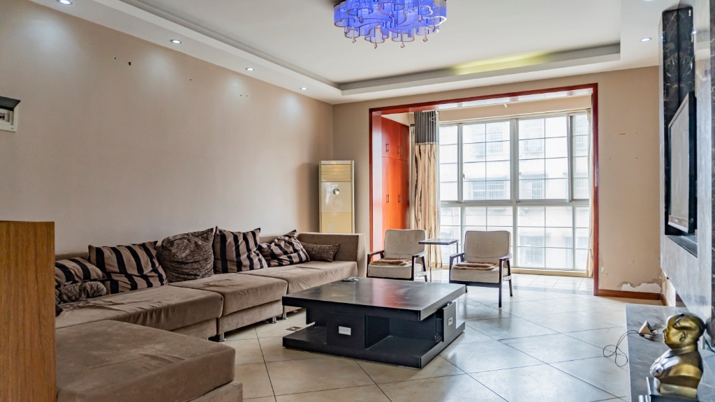 卧龙港  3室2厅2卫    53.0万 卧龙港  3室2厅2卫    53.0万客厅