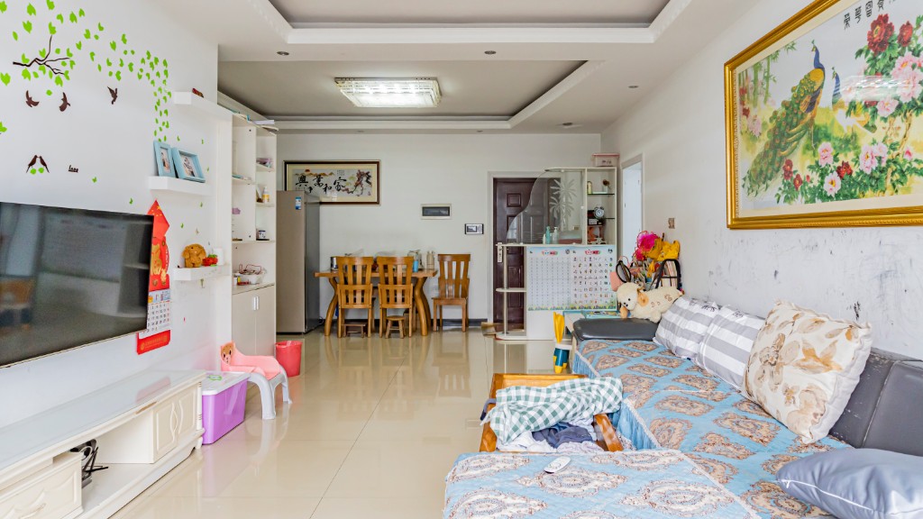 国色天香 2室2厅1卫 43.80万 国色天香 2室2厅1卫 43.80万客厅