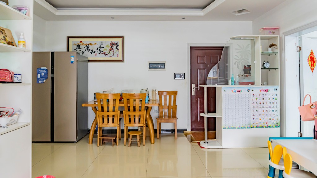 国色天香 2室2厅1卫 43.80万 国色天香 2室2厅1卫 43.80万客厅