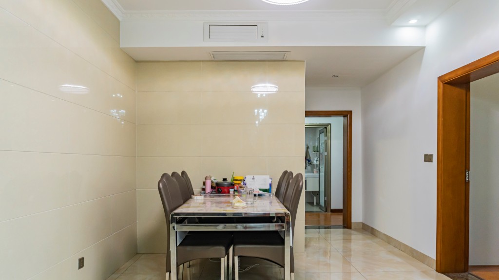 华联小区 3室2厅2卫 56.80万 华联小区 3室2厅2卫 56.80万客厅