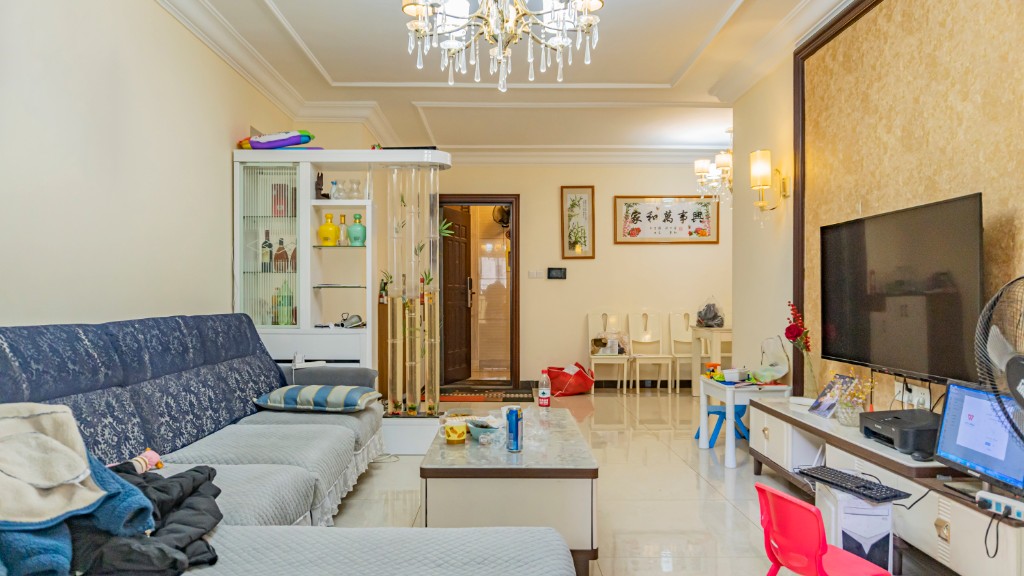 恒大绿洲  3室2厅2卫   84.80万 恒大绿洲  3室2厅2卫   84.80万客厅