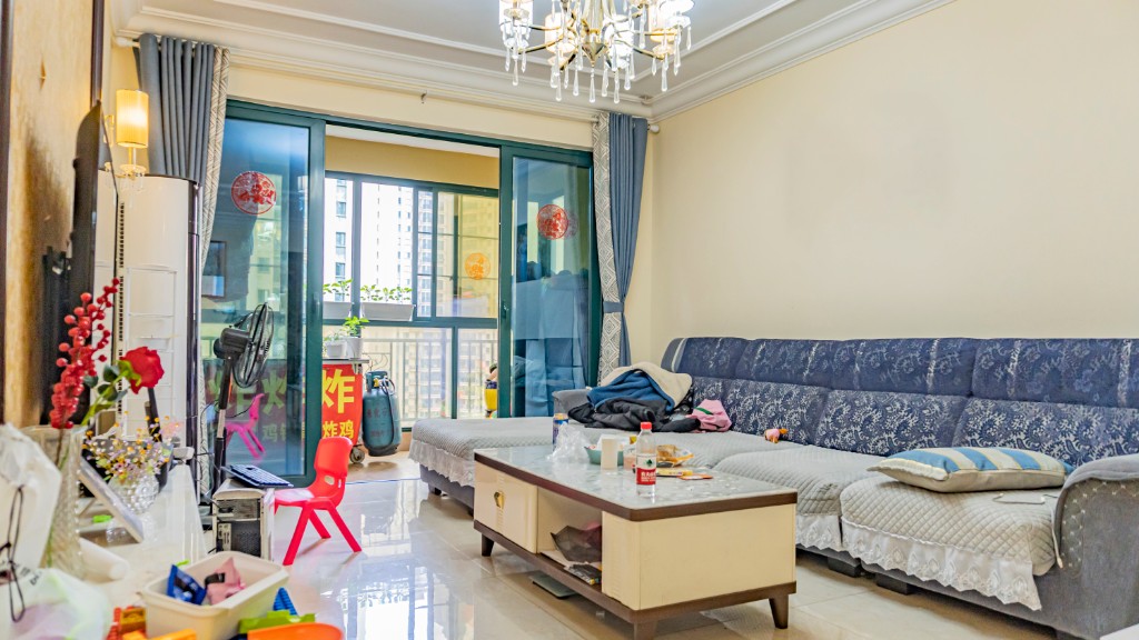 恒大绿洲  3室2厅2卫   84.80万 恒大绿洲  3室2厅2卫   84.80万客厅