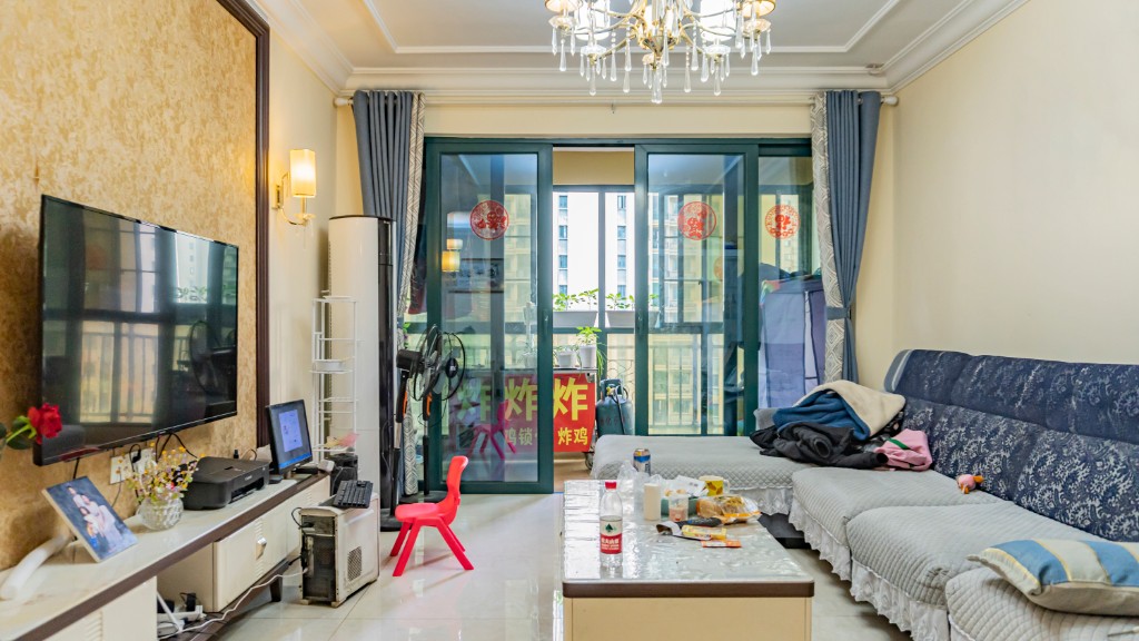 恒大绿洲  3室2厅2卫   84.80万 恒大绿洲  3室2厅2卫   84.80万客厅