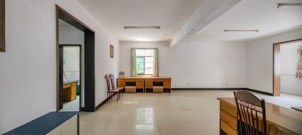 桃花仑办事处桃花仑社区  3室2厅1卫   46.80万 桃花仑办事处桃花仑社区  3室2厅1卫   46.80万客厅