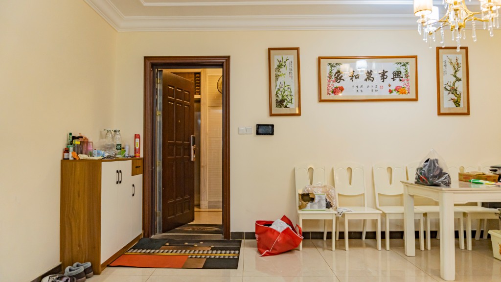 恒大绿洲  3室2厅2卫   84.80万 恒大绿洲  3室2厅2卫   84.80万客厅