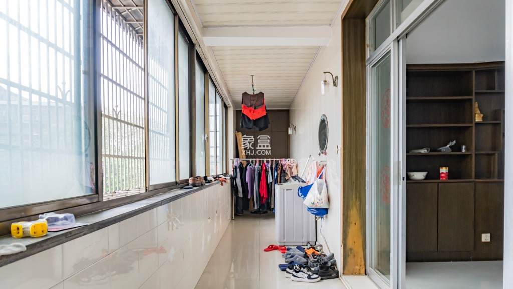 环保路社区  4室2厅3卫   58.00万 环保路社区  4室2厅3卫   58.00万客厅