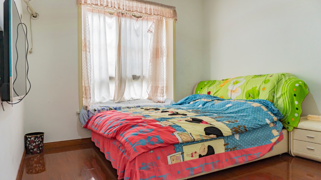 幸福里 4室2厅2卫 65.80万 幸福里 4室2厅2卫 65.80万客厅