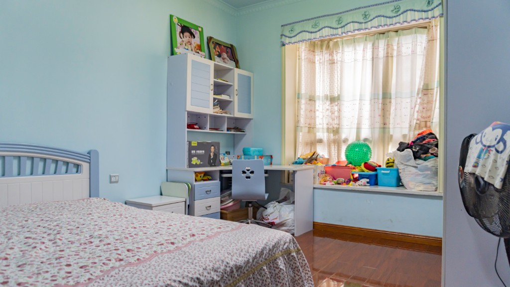 幸福里 4室2厅2卫 65.80万 幸福里 4室2厅2卫 65.80万客厅