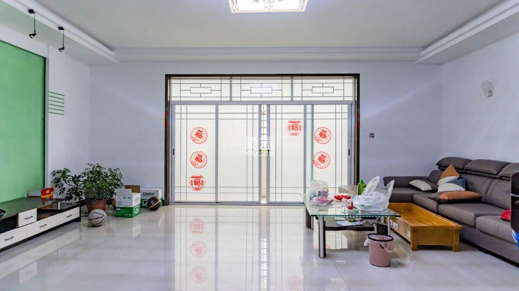 环保路社区  4室2厅3卫   58.00万 环保路社区  4室2厅3卫   58.00万客厅