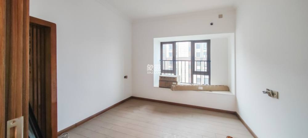 东城首府  4室2厅2卫   95.00万