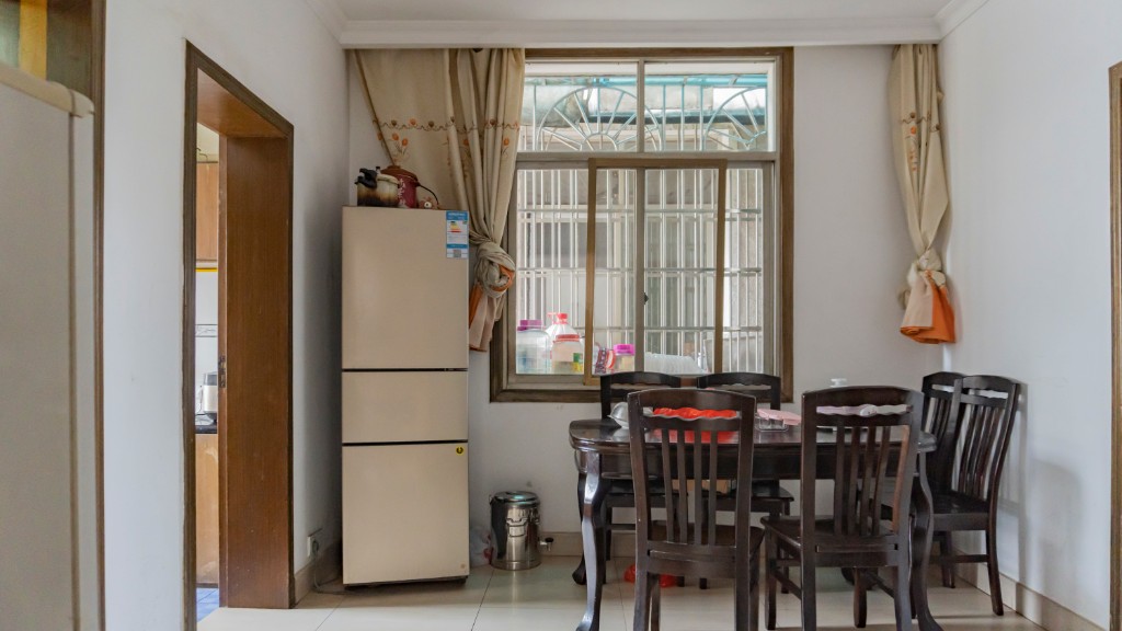 马良小区 3室2厅2卫 40.80万 马良小区 3室2厅2卫 40.80万客厅