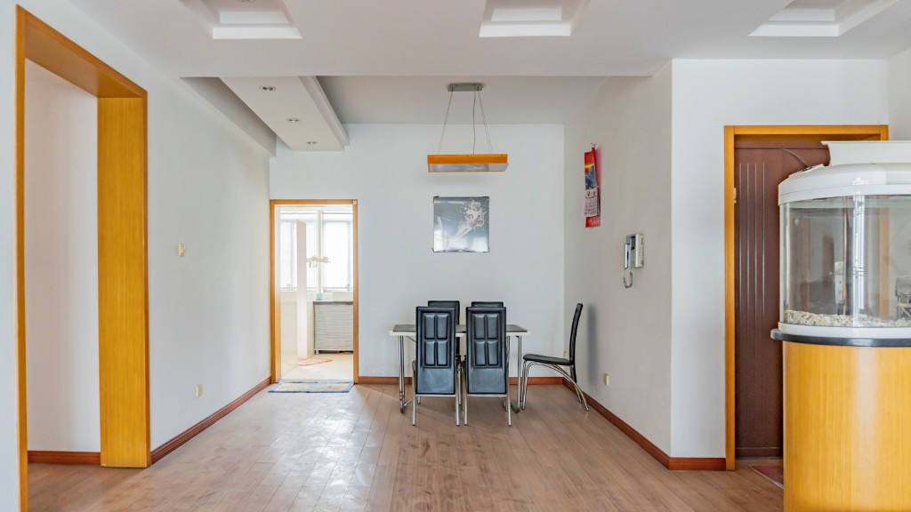 梓怡华盛家园  4室2厅2卫   53.80万 梓怡华盛家园  4室2厅2卫   53.80万客厅