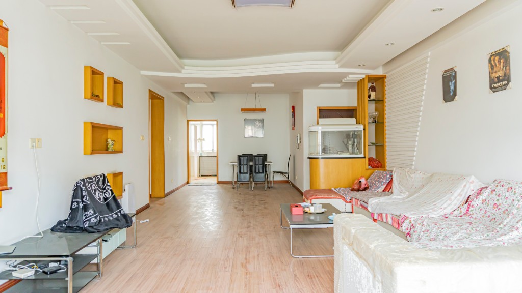 梓怡华盛家园  4室2厅2卫   53.80万 梓怡华盛家园  4室2厅2卫   53.80万客厅